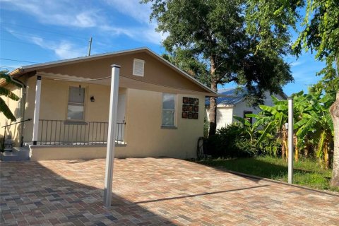 Apartamento en Tarpon Springs, Florida 2 dormitorios, 60.39 m2 № 2303130