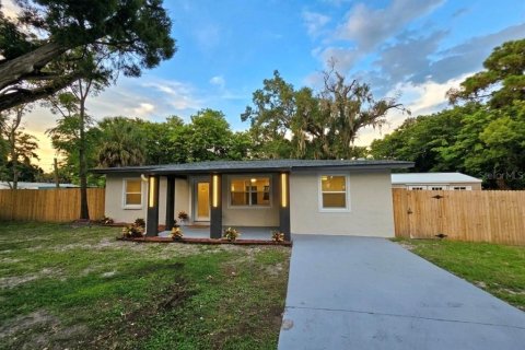 House in New Port Richey, Florida 3 bedrooms, 105.91 sq.m. № 2367061