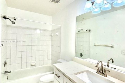 Villa ou maison à vendre à Coral Springs, Floride: 4 chambres, 190.26 m2 № 1994741 - photo 16