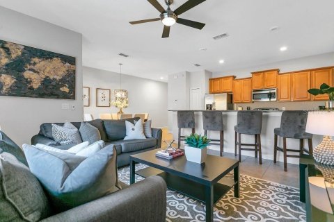 Adosado en venta en Kissimmee, Florida, 4 dormitorios, 176.7 m2 № 2221919 - foto 2
