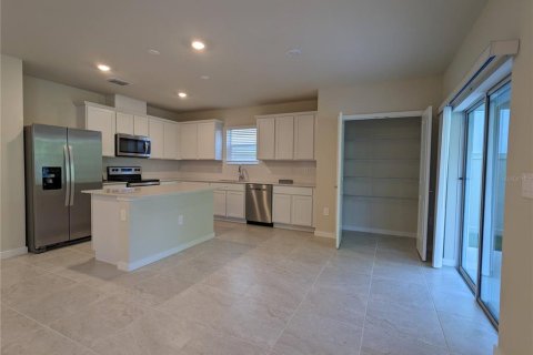 House in Kissimmee, Florida 4 bedrooms, 200.39 sq.m. № 2222190 - photo 8