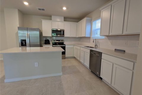House in Kissimmee, Florida 4 bedrooms, 200.39 sq.m. № 2222190 - photo 9