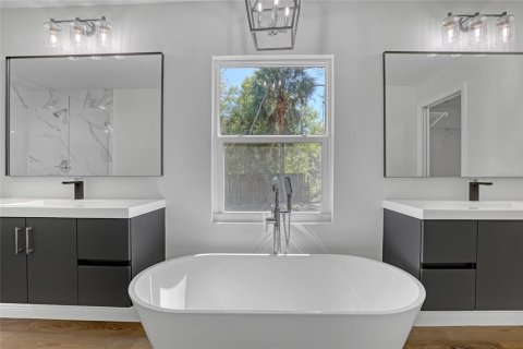 Купить виллу или дом в Мимс, Флорида 7 комнат, 203.46м2, № 1906286 - фото 28