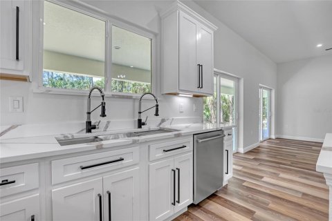 Купить виллу или дом в Мимс, Флорида 7 комнат, 203.46м2, № 1906286 - фото 20