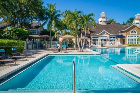 Condo in Miami, Florida, 2 bedrooms  № 1686192 - photo 1