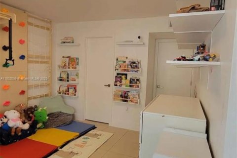 Condo in Miami, Florida, 2 bedrooms  № 1686192 - photo 13