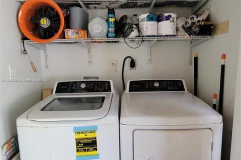 Condo in Miami, Florida, 2 bedrooms  № 1686192 - photo 16