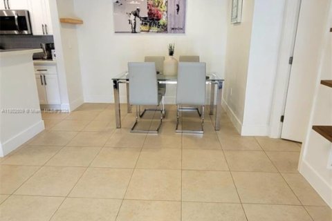 Condo in Miami, Florida, 2 bedrooms  № 1686192 - photo 3