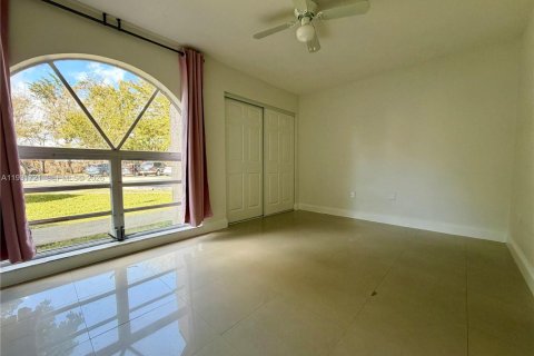 Appartement à louer à Miami, Floride: 2 chambres, 84.63 m2 № 1992060 - photo 10