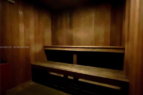 Apartamento en alquiler en Miami, Florida, 2 dormitorios, 84.63 m2 № 1992060 - foto 3