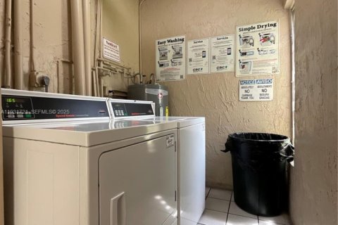 Apartamento en alquiler en Miami, Florida, 2 dormitorios, 84.63 m2 № 1992060 - foto 2