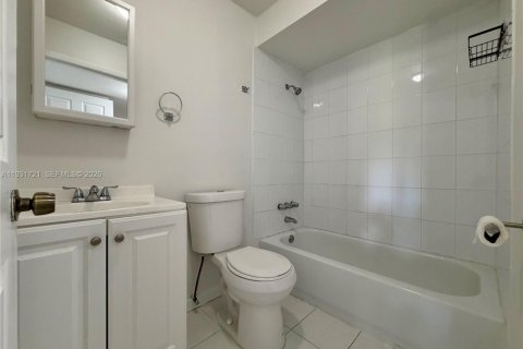 Appartement à louer à Miami, Floride: 2 chambres, 84.63 m2 № 1992060 - photo 11