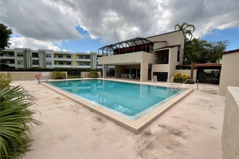 Apartamento en alquiler en Miami, Florida, 2 dormitorios, 84.63 m2 № 1992060 - foto 4