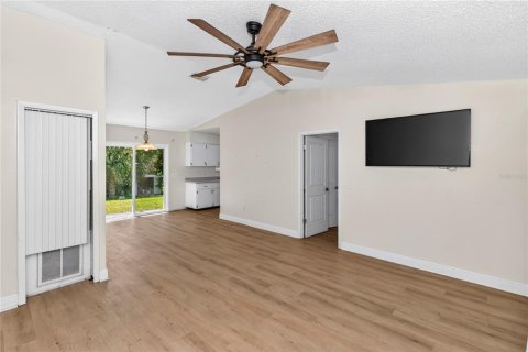 Villa ou maison à vendre à DeBary, Floride: 3 chambres, 102.75 m2 № 2421935 - photo 4