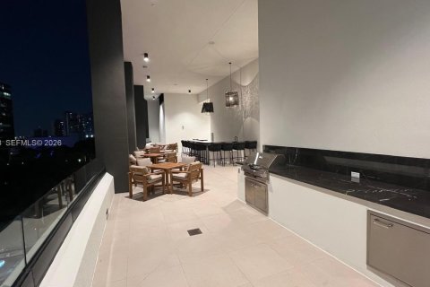 Condo in Miami, Florida, 2 bedrooms  № 2170197 - photo 14
