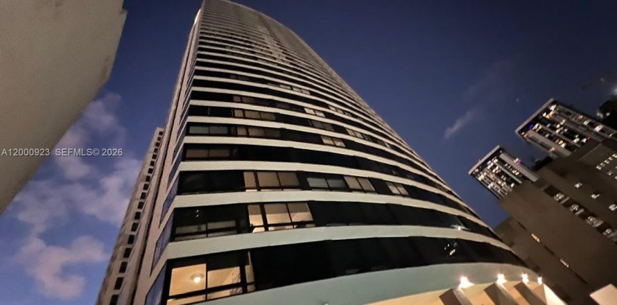Condo in Miami, Florida, 2 bedrooms  № 2170197