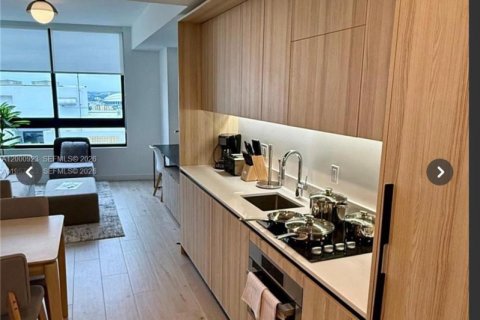 Condo in Miami, Florida, 2 bedrooms  № 2170197 - photo 13