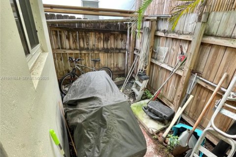 Propiedad comercial en venta en Hollywood, Florida, 152.82 m2 № 1969778 - foto 27