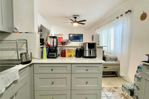 Propiedad comercial en venta en Hollywood, Florida, 152.82 m2 № 1969778 - foto 12