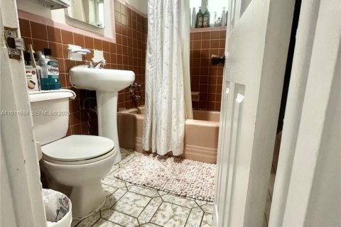 Propiedad comercial en venta en Hollywood, Florida, 152.82 m2 № 1969778 - foto 21