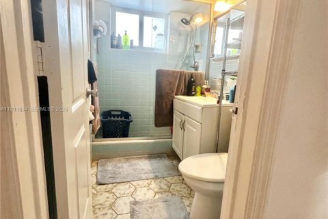 Propiedad comercial en venta en Hollywood, Florida, 152.82 m2 № 1969778 - foto 24