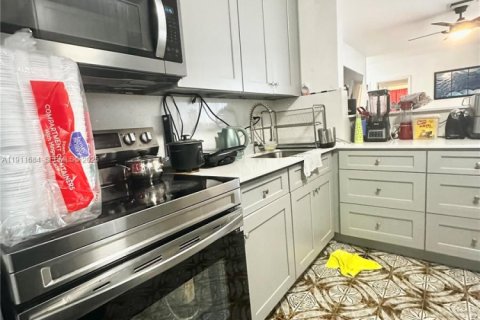 Propiedad comercial en venta en Hollywood, Florida, 152.82 m2 № 1969778 - foto 15