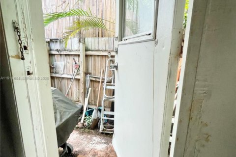 Propiedad comercial en venta en Hollywood, Florida, 152.82 m2 № 1969778 - foto 16