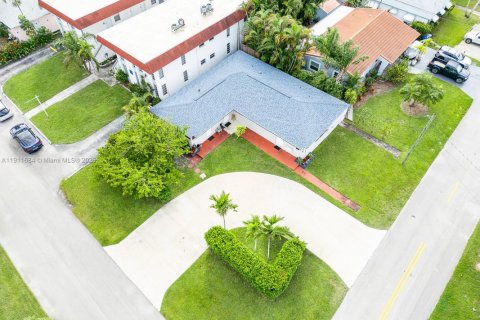 Propiedad comercial en venta en Hollywood, Florida, 152.82 m2 № 1969778 - foto 1