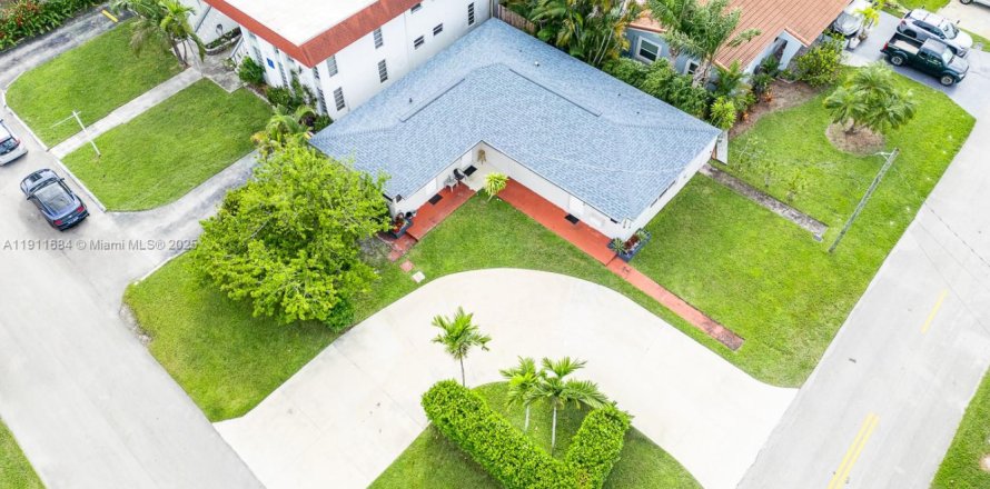 Propiedad comercial en Hollywood, Florida 152.82 m2 № 1969778