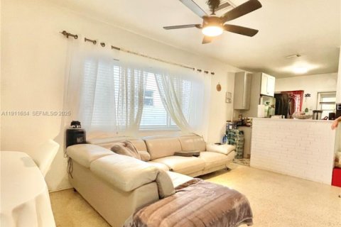 Propiedad comercial en venta en Hollywood, Florida, 152.82 m2 № 1969778 - foto 29