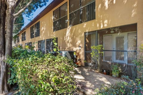 Adosado en venta en Tampa, Florida, 2 dormitorios, 137.03 m2 № 2105329 - foto 23