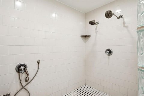 Adosado en venta en Tampa, Florida, 2 dormitorios, 137.03 m2 № 2105329 - foto 19