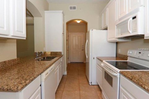 Condo in Celebration, Florida, 2 bedrooms  № 2298543 - photo 8