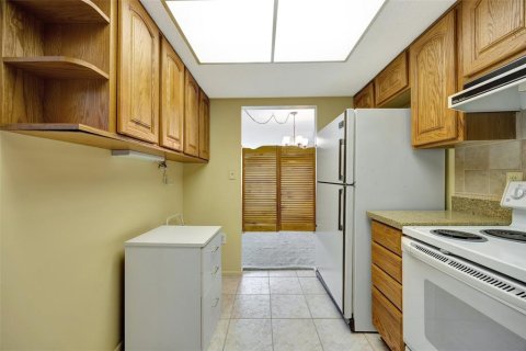 Condo in Dunedin, Florida, 2 bedrooms  № 1724398 - photo 11