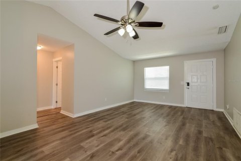 Villa ou maison à louer à Winter Haven, Floride: 3 chambres, 113.9 m2 № 1872892 - photo 4
