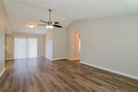 Villa ou maison à louer à Winter Haven, Floride: 3 chambres, 113.9 m2 № 1872892 - photo 3