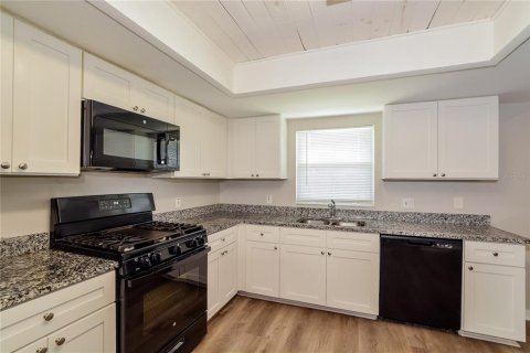 Villa ou maison à louer à Winter Haven, Floride: 3 chambres, 113.9 m2 № 1872892 - photo 6