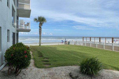 Condo in New Smyrna Beach, Florida, 2 bedrooms  № 2108432 - photo 2