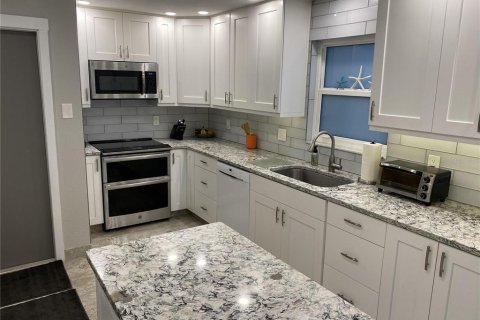 Condo in New Smyrna Beach, Florida, 2 bedrooms  № 2108432 - photo 13