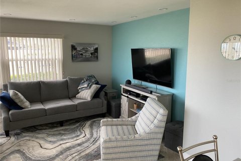 Condo in New Smyrna Beach, Florida, 2 bedrooms  № 2108432 - photo 8