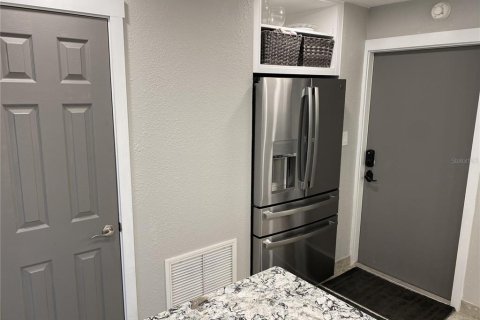 Condo in New Smyrna Beach, Florida, 2 bedrooms  № 2108432 - photo 14