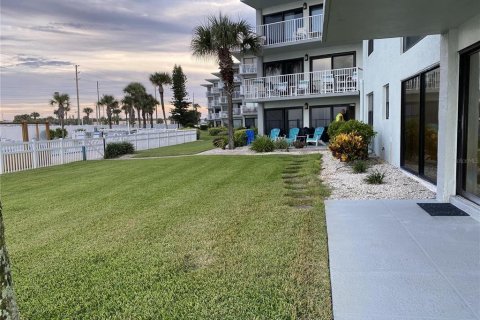 Condo in New Smyrna Beach, Florida, 2 bedrooms  № 2108432 - photo 4