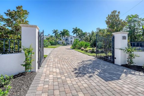 Villa ou maison à vendre à Sarasota, Floride: 4 chambres, 560.48 m2 № 2430907 - photo 2