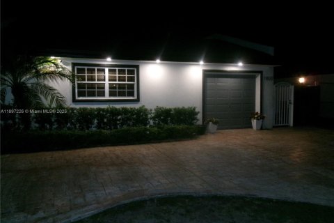 House in Miami, Florida 3 bedrooms, 149.57 sq.m. № 1952447 - photo 16