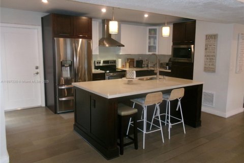House in Miami, Florida 3 bedrooms, 149.57 sq.m. № 1952447 - photo 7