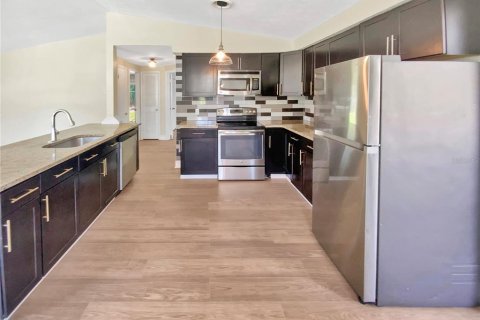 House in New Port Richey, Florida 3 bedrooms, 98.1 sq.m. № 1816077 - photo 6