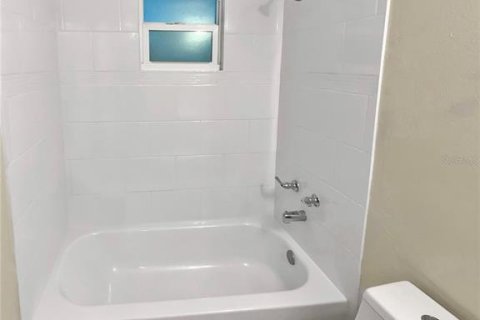 House in New Port Richey, Florida 3 bedrooms, 98.1 sq.m. № 1816077 - photo 9