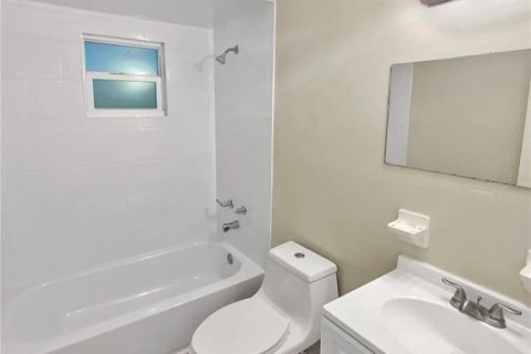 House in New Port Richey, Florida 3 bedrooms, 98.1 sq.m. № 1816077 - photo 7