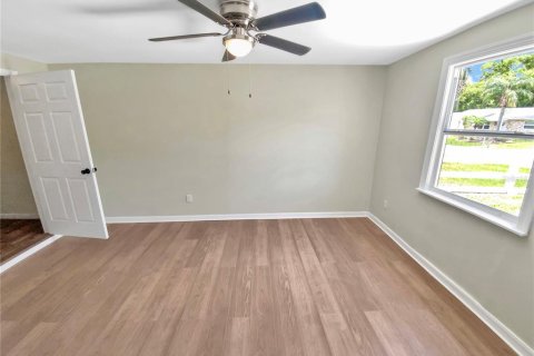 House in New Port Richey, Florida 3 bedrooms, 98.1 sq.m. № 1816077 - photo 5