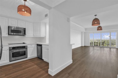 Condo in Four Corners, Florida, 2 bedrooms № 2314328 - photo 7